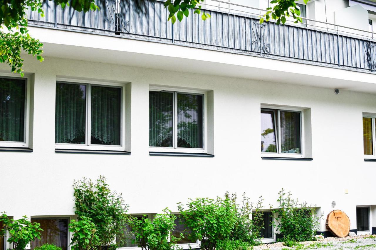 Gartenhotel Garni Pension B&B Innsbruck Exterior photo